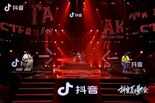 用手机可不可以查出一个人的社交信息?